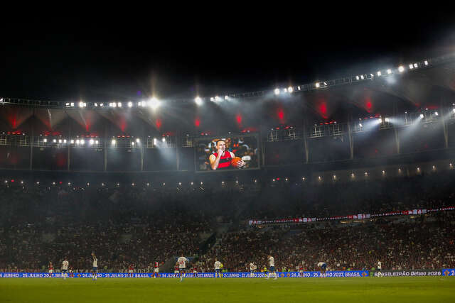 Flamengo vence Bahia, embala quinta vit&oacute;ria seguida e segue na cola do l&iacute;der