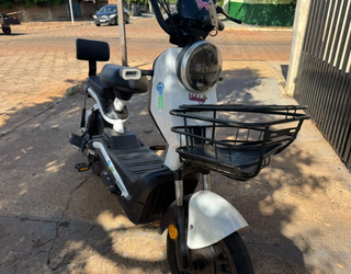 Ciclista de 59 anos morre ap&oacute;s colidir com caminh&atilde;o estacionado 