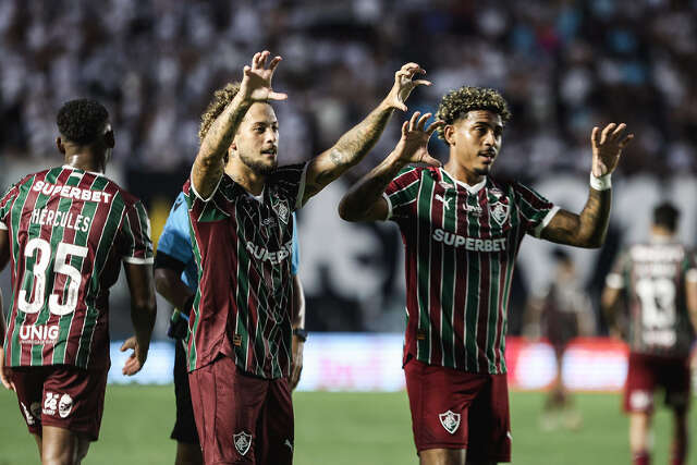 Fluminense vira sobre o Santos na Vila Belmiro em jogo com gola&ccedil;os