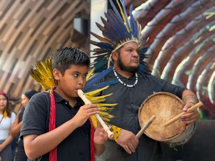 Cidade pressiona e desafio &eacute; n&atilde;o deixar jovens ind&iacute;genas perderem identidade