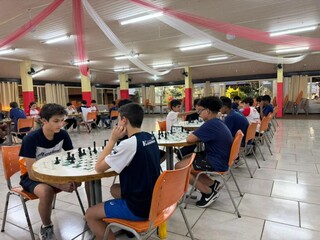 Competi&ccedil;&atilde;o de xadrez re&uacute;ne fam&iacute;lias nos Jogos Escolares de Campo Grande