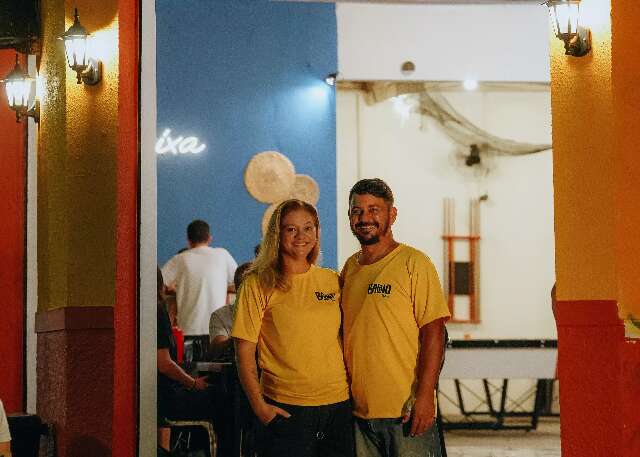 Casal abriu bar de brasilidades em 9 dias e fez galp&atilde;o ganhar vida na 14