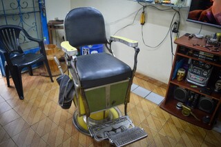 Portinha na Zahran esconde rel&iacute;quia de fam&iacute;lia, roqueiro e barbearia