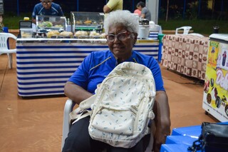 Maria volta a estudar aos 73 anos e vira a amiga m&atilde;ezona da turma 