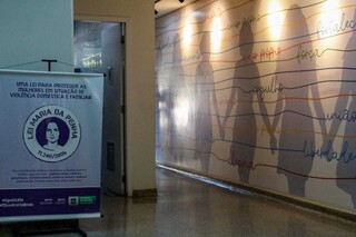 Crian&ccedil;as pedem socorro a vizinhos e pol&iacute;cia prende porteiro por c&aacute;rcere privado