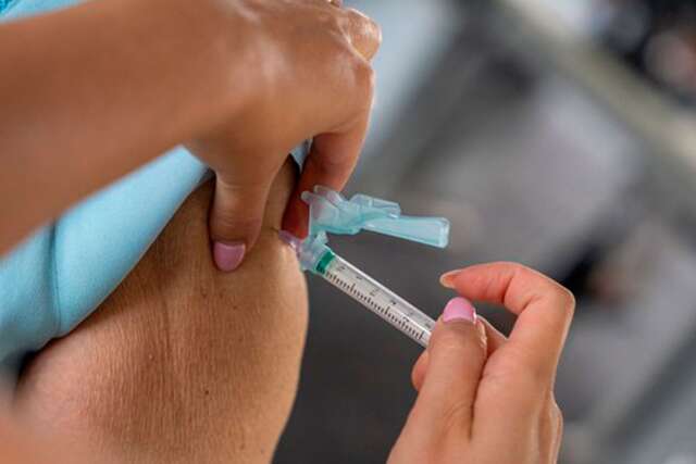 Com 8 mortes, Dourados inicia na pr&oacute;xima segunda vacina&ccedil;&atilde;o contra a Chikungunya