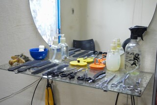 Portinha na Zahran esconde rel&iacute;quia de fam&iacute;lia, roqueiro e barbearia