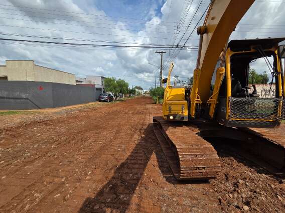 Moradores fazem vaquinha para tapar buracos em rua pela quinta vez