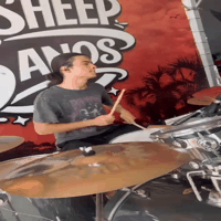 Aos 15 anos, Heitor já assumiu bateria do Bando do Velho Jack em show