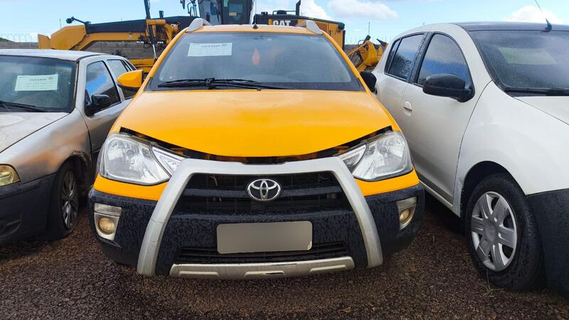 Etios com lance a R$ 11 mil é destaque em leilão do Detran com 182 veículos