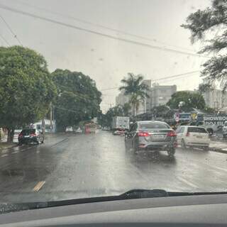 Chuva volta a Campo Grande e atinge bairros em diferentes regi&otilde;es da Capital