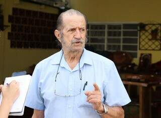 Ap&oacute;s temporal, &aacute;rvore ca&iacute;da mant&eacute;m rua interditada na Vila Gl&oacute;ria h&aacute; 16 horas