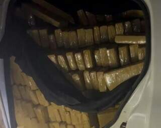 Em a&ccedil;&otilde;es na fronteira, pol&iacute;cia apreende mais de 2 toneladas de maconha em MS