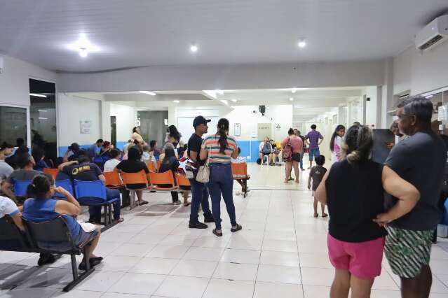 Pacientes enfrentam horas de espera e filas lotam UPAs em Campo Grande