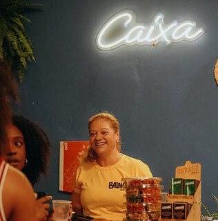 Casal abriu bar de brasilidades em 9 dias e fez galp&atilde;o ganhar vida na 14