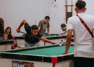 Casal abriu bar de brasilidades em 9 dias e fez galp&atilde;o ganhar vida na 14
