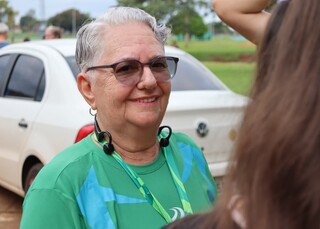 Banc&aacute;ria come&ccedil;a a correr e motiva fam&iacute;lia inteira a se exercitar