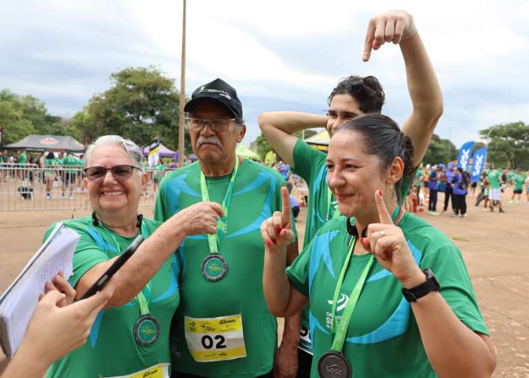 Bancária começa a correr e motiva família inteira a se exercitar