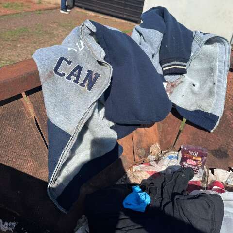 Beb&ecirc; encontrado em lixeira ainda tinha cord&atilde;o umbilical e morreu horas antes