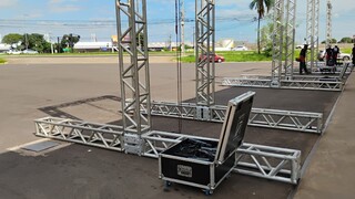 Posto monta estrutura para receber projeto C&ecirc; T&aacute; Doido amanh&atilde;