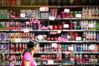 Venda em lojas f&iacute;sicas recua 5,4% e exp&otilde;e consumo mais travado