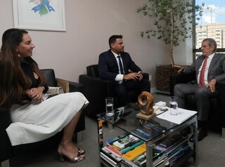 Duas semanas ap&oacute;s filia&ccedil;&atilde;o, esposa de Contar faz contrato de R$ 1 milh&atilde;o com PL