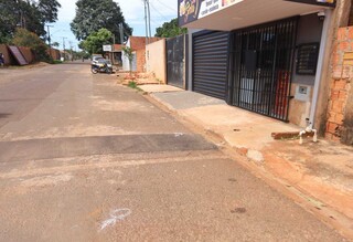 Clima de medo domina bairro ap&oacute;s execu&ccedil;&atilde;o de chapeiro em plena luz do dia