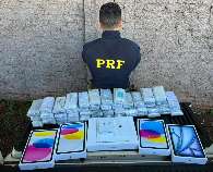 Comerciante e irm&atilde;o advogado s&atilde;o presos com 144 iPhones contrabandeados