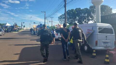 Flanelinha cobrando R$ 30 no "C&ecirc; T&aacute; Doido" acaba preso por roubo