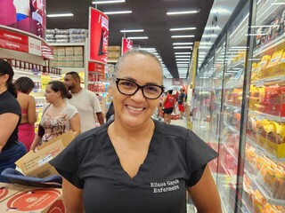 Lotado, atacadista tem espera de at&eacute; 1 hora por carrinhos no dia de inaugura&ccedil;&atilde;o