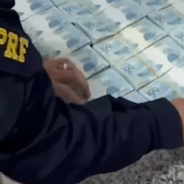 Meio milh&atilde;o em notas de R$ 100 &eacute; encontrado com motorista sem CNH na BR-163