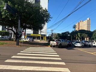 Motoristas ignoram placas e continuam fazendo convers&atilde;o na Afonso Pena 