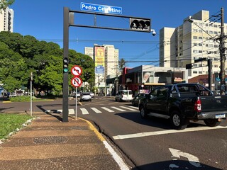 Motoristas ignoram placas e continuam fazendo convers&atilde;o na Afonso Pena 