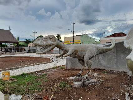 Pra&ccedil;a com dinossauros gigantes resgata passado &ldquo;Jurassic Park&rdquo; de Nioaque