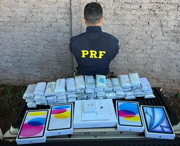 Comerciante e irm&atilde;o advogado s&atilde;o presos com 144 iPhones contrabandeados