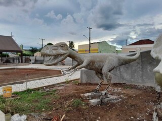 Pra&ccedil;a com dinossauros gigantes resgata passado &ldquo;Jurassic Park&rdquo; de Nioaque