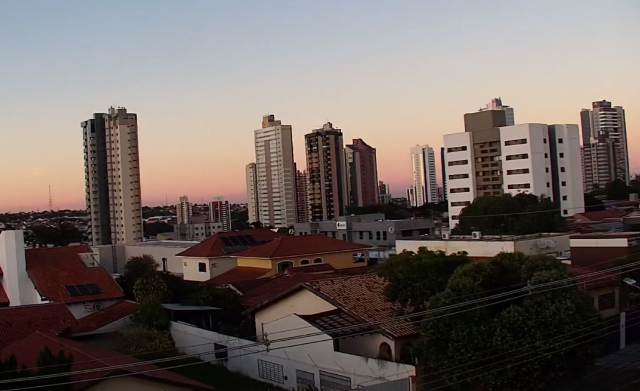 Dia come&ccedil;a fresco e com c&eacute;u claro, mas MS tem risco de chuva e ventos fortes