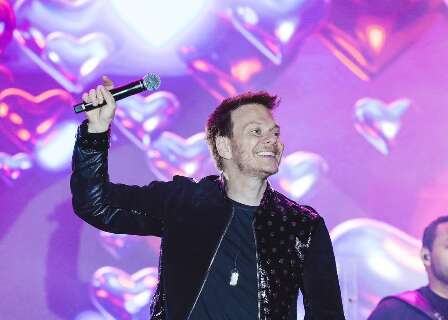 Michel Tel&oacute; faz show gratuito no Parque das Na&ccedil;&otilde;es Ind&iacute;genas