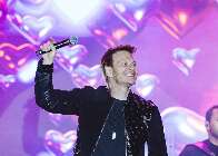 Michel Tel&oacute; faz show gratuito no Parque das Na&ccedil;&otilde;es Ind&iacute;genas