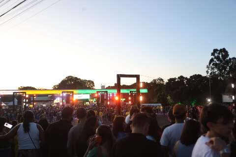 Foi preciso esvaziar tanques de posto para show, diz L&iacute;dio Lopes