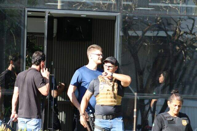 "Operação prende 2 advogados suspeitos de fraude com remédios contra câncer "