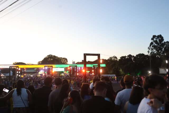 Foi preciso esvaziar tanques de posto para show, diz L&iacute;dio Lopes