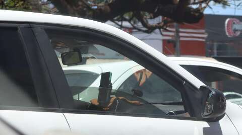 Lei cria pontos de apoio para motoristas de aplicativo em &aacute;reas de movimento 