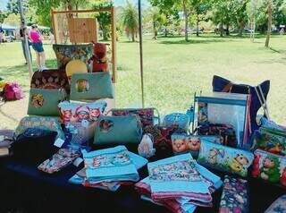 Com estampas do Pantanal, Eug&ecirc;nia cria pe&ccedil;as &uacute;teis para a rotina