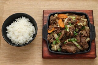 Restaurante coreano de amigos serve o que todo mundo v&ecirc; nos doramas