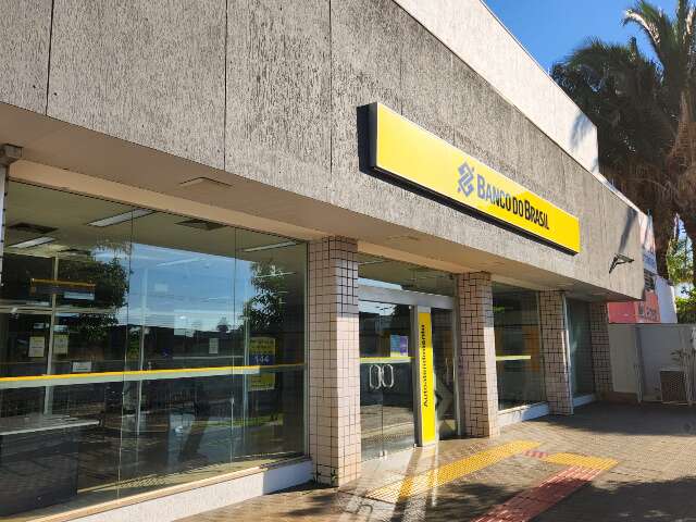 Ag&ecirc;ncia banc&aacute;ria onde homem morreu ap&oacute;s invas&atilde;o suspende atendimento