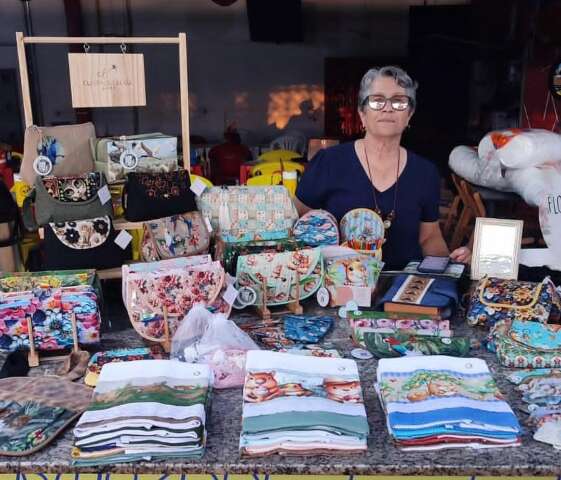 Com estampas do Pantanal, Eug&ecirc;nia cria pe&ccedil;as &uacute;teis para a rotina