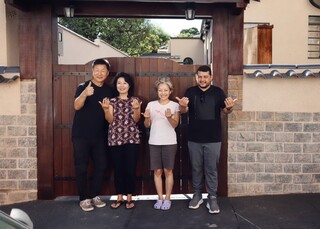 Restaurante coreano de amigos serve o que todo mundo v&ecirc; nos doramas
