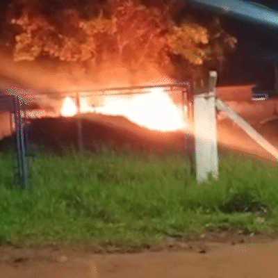 Barraco onde casal suspeito de furto foi morto a facada &eacute; incendiado