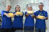 Produ&ccedil;&atilde;o artesanal toma conta da escola e antecipa clima da Festa do Queijo